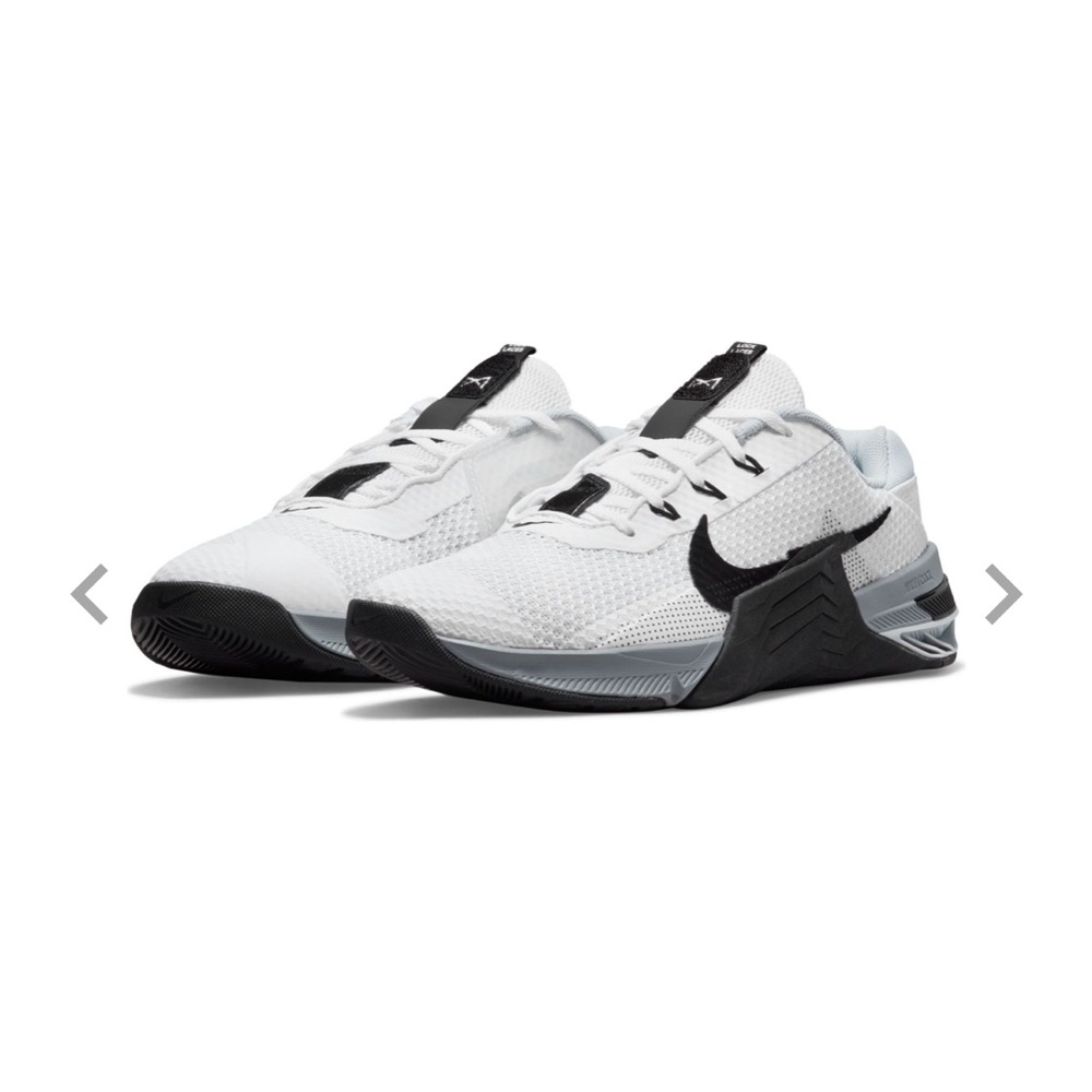 Metcon 7 Training Shoes Black and White
